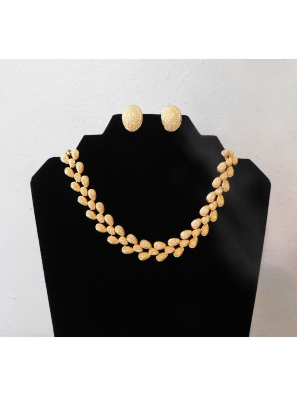 Premier Designs Vintage Gold-Tone Set Choker Necklace Bracelet Clip Earrings - Picture 2 of 13